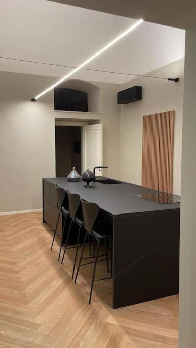 Meh Luxury Apartment City Centre Bari Esterno foto