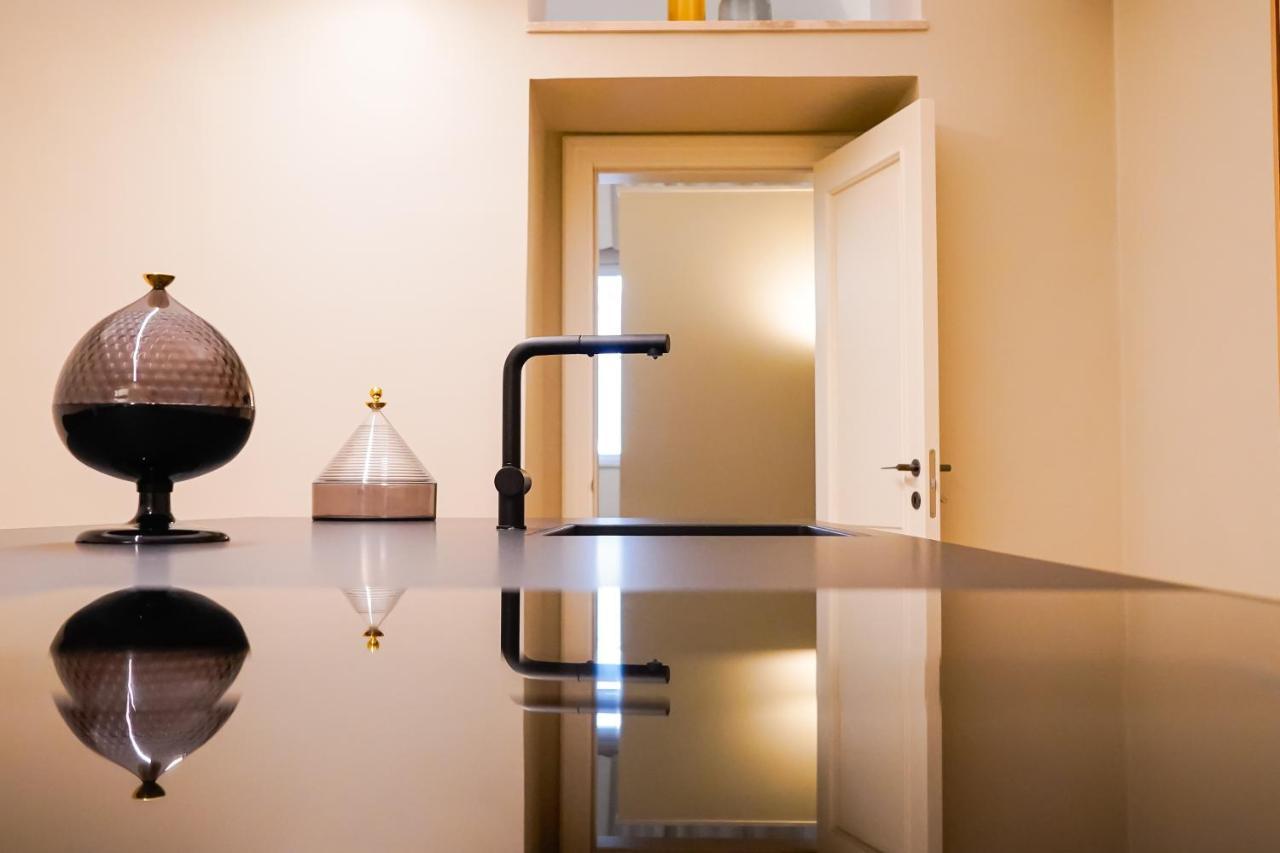Meh Luxury Apartment City Centre Bari Esterno foto