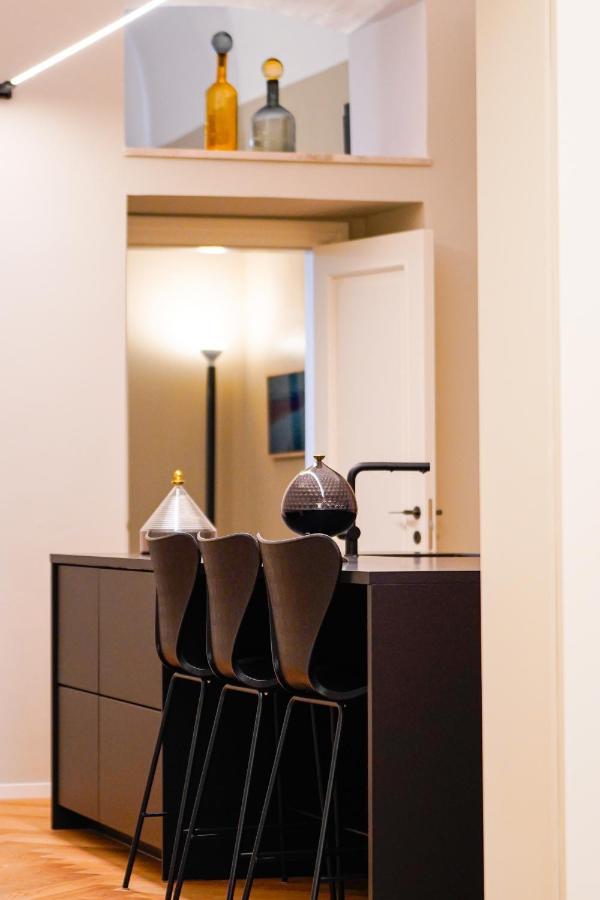Meh Luxury Apartment City Centre Bari Esterno foto