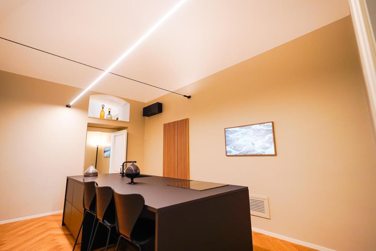 Meh Luxury Apartment City Centre Bari Esterno foto